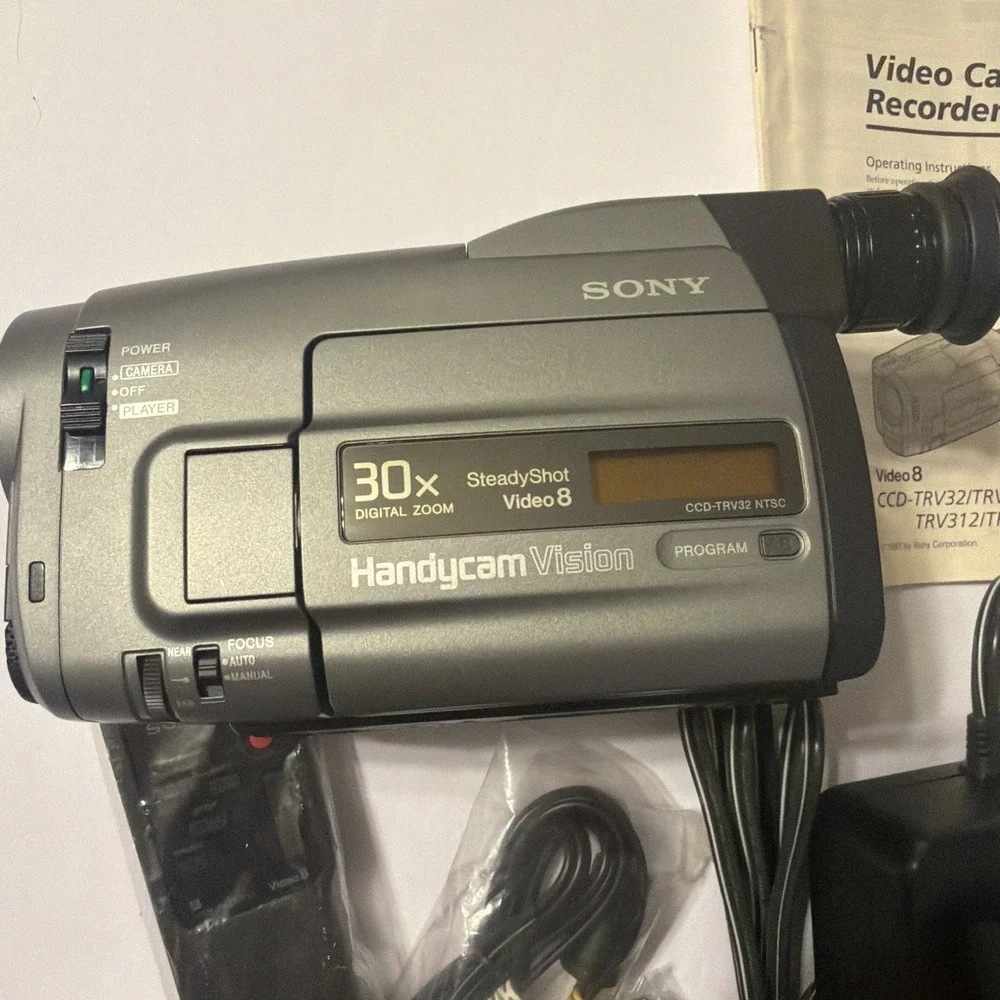 Sony Handycam CCD-TRV118 NTSC Hi-8 Video Camcorder - FOR PARTS OR REPAIR